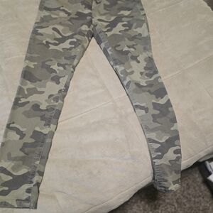 Seven7 Women's Skinny Jeans - Gray Camouflage